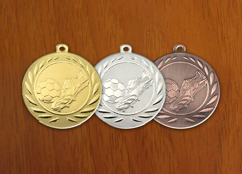 medal 50 mm pi�ka no�na - br�zowy (produkt niedost�pny) puchary statuetki medale