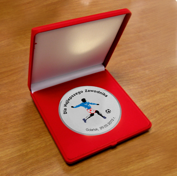 ozdobne etui okoliczno�ciowe z pater� srebrn�, etui:&nbsp;15x15, �rednica&nbsp;patery:&nbsp;&oslash;11 puchary statuetki medale